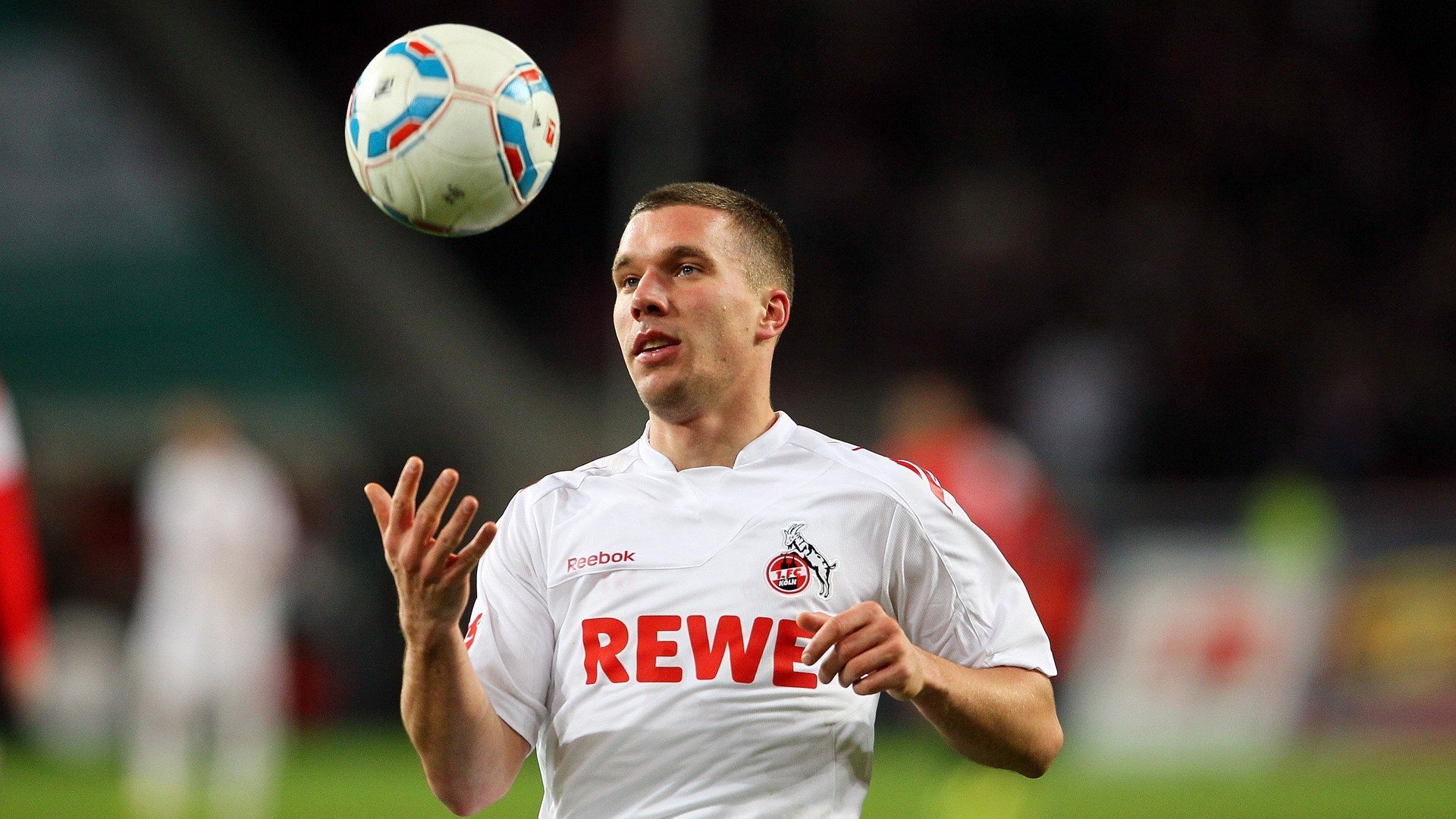 欧冠小组赛：巴萨三球完胜葡萄牙劲旅 莱万梅开二度状态火热